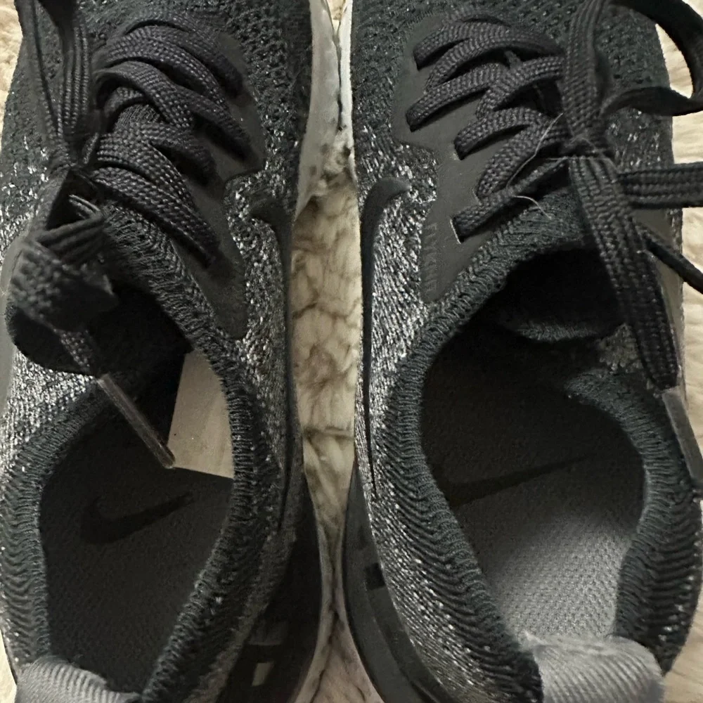 Nike Epic React Flyknit Running Shoes Women’s 8